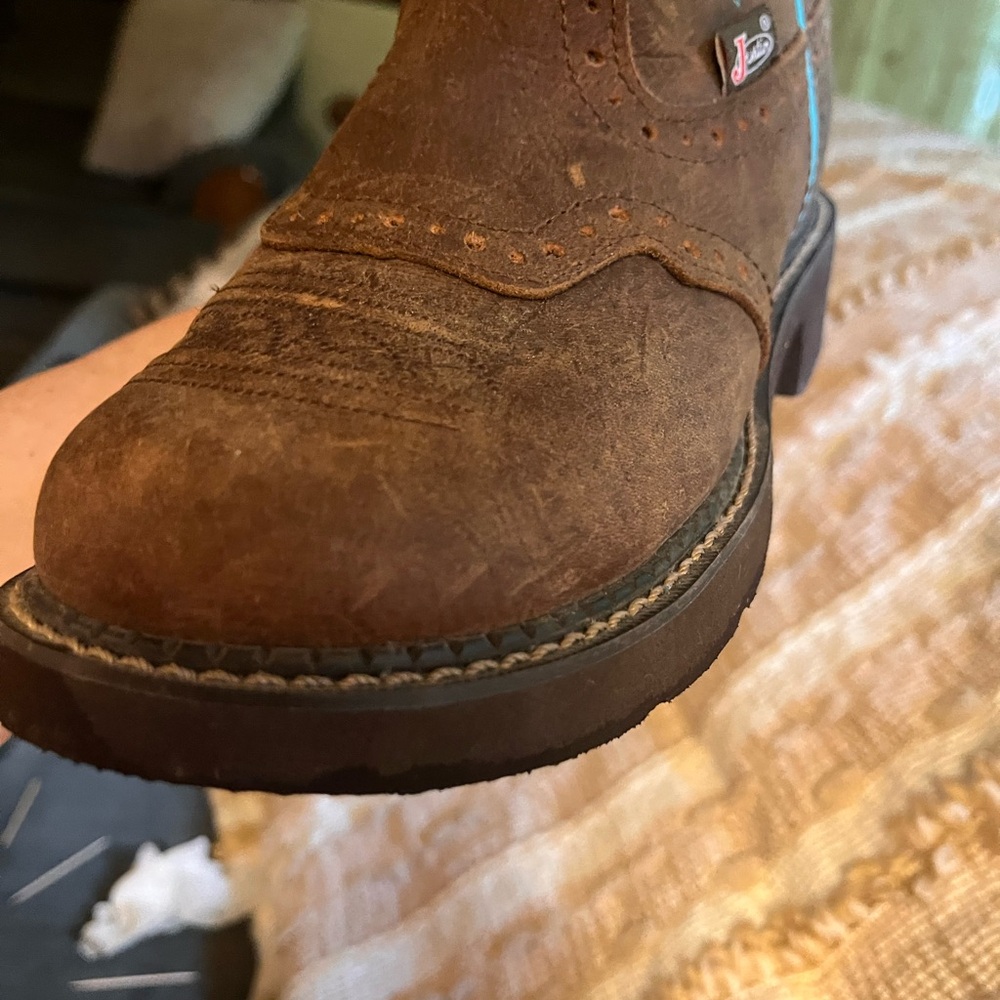 Justin Gypsy Women's Brown Ankle Boots - Picture 4 of 12